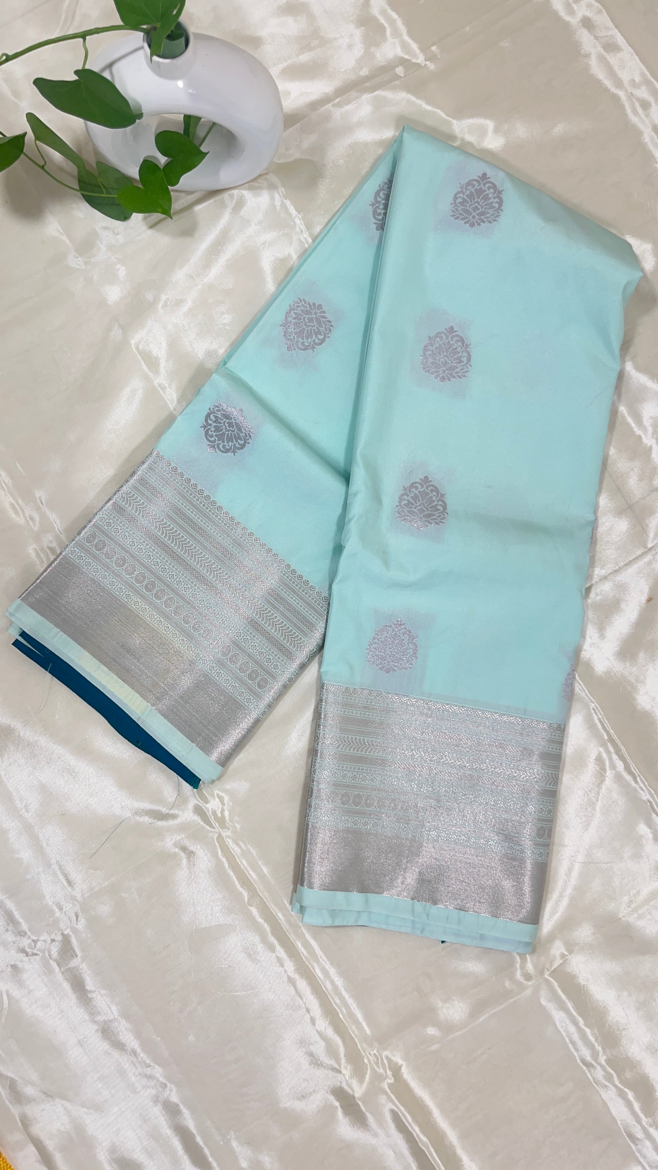 Neelara – The Teal Whisper